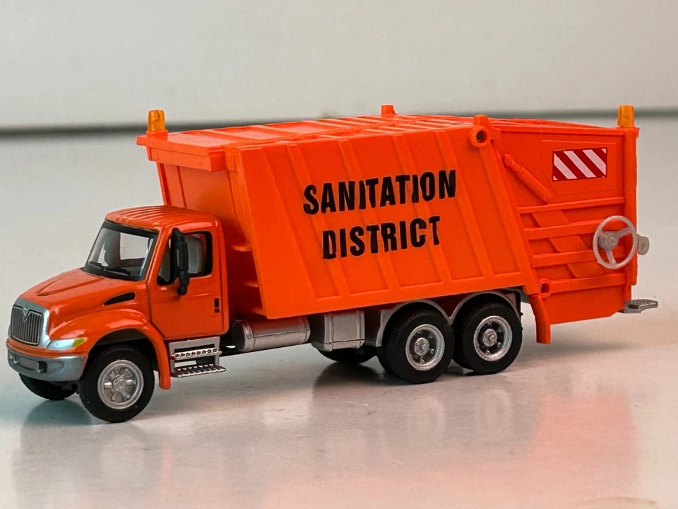 Boley 1:87 Scale International Sanitation/Garbage Truck, Orange - Image 2 of 4