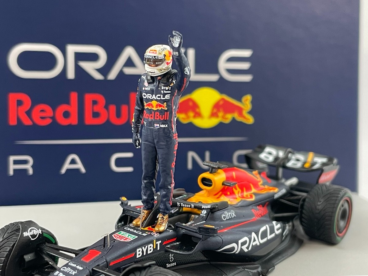 Red Bull F1 RB18 Max Verstappen Japan 2022 World Champion Spark 1
