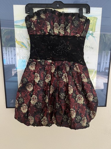 Bebe party dress Stunning size small . Special Trim .