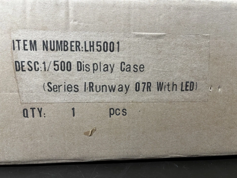 Aereoporto Scala 1/500 Runway Display Vetrina LED  JC Wings LH5001-LH5002 Coppia - Immagine 3 di 4
