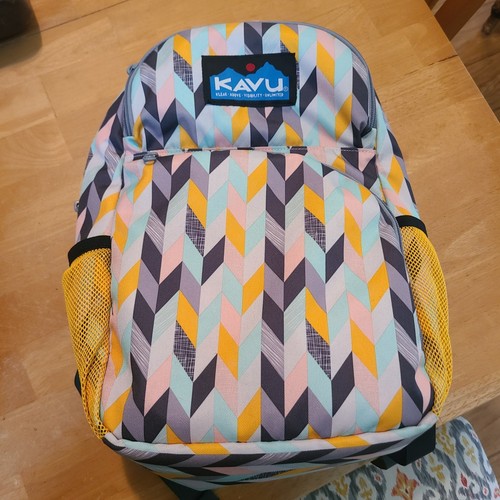 KAVU Packwood Backpack with Padded Laptop and Tablet Sleeve, Chevron Sketch