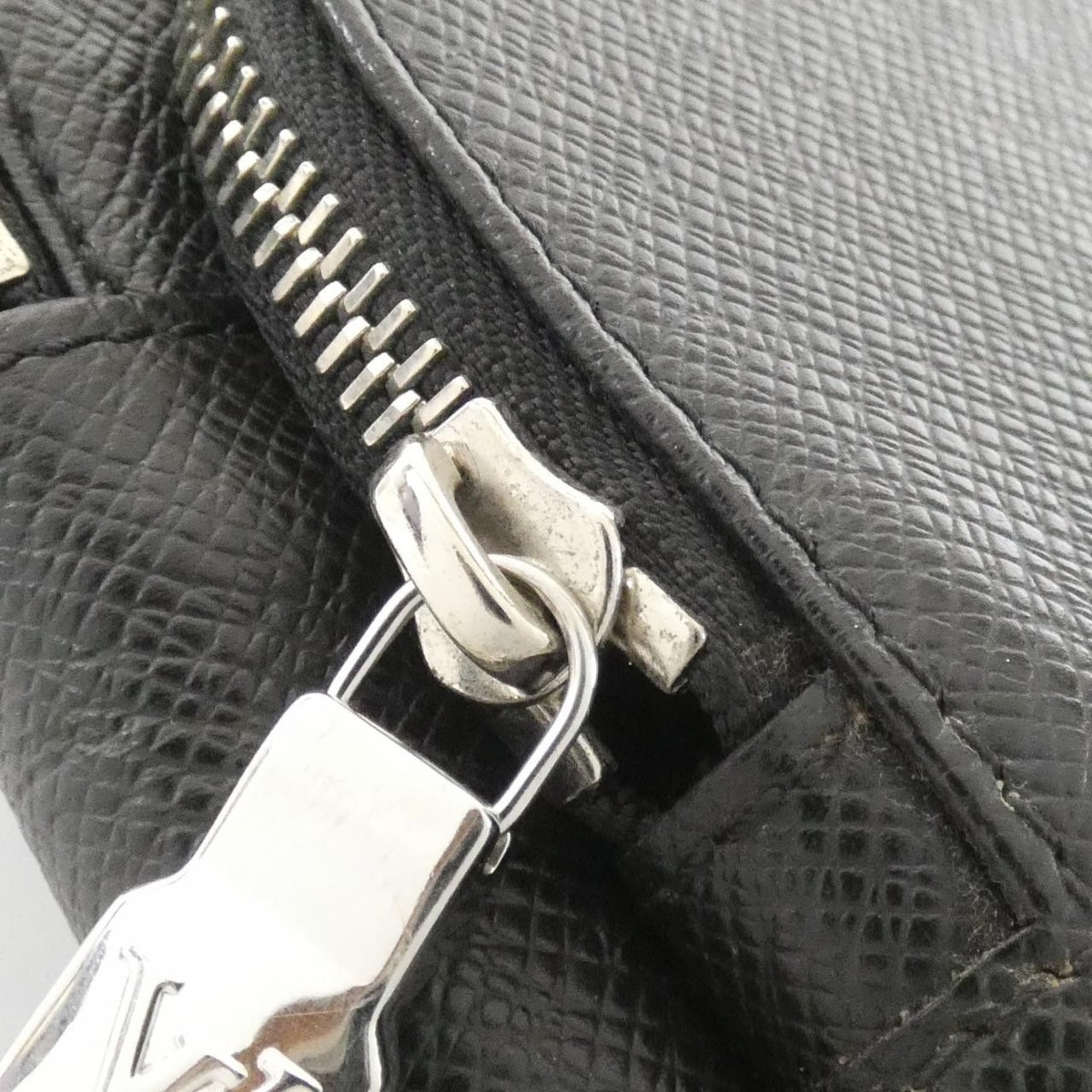 Louis Vuitton Avenue Sling Bag Black Taiga Leather for sale online