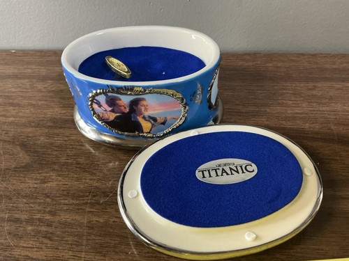 Vintage 1999 Ardleigh Elliott Titanic Porcelain Music Box - My Heart Will Go On - Picture 4 of 5
