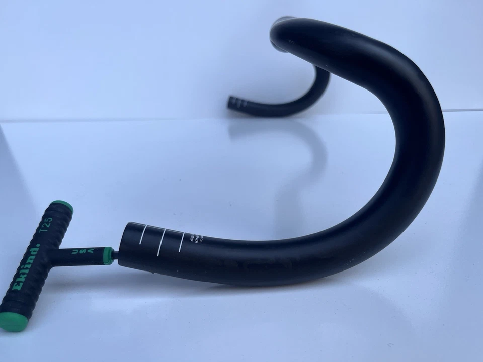 Manillar Cervelo AB09 Acampanado Aero Carretera/Grava Carbono. 42 cm c-c, 31,8 mm. Foto 2 de 3