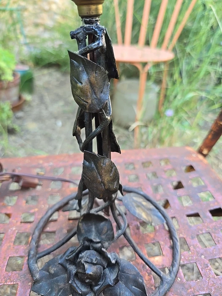 Pied de lampe art déco en fer forgé Décor Floral de Rose et Feuilles - Photo 3/4