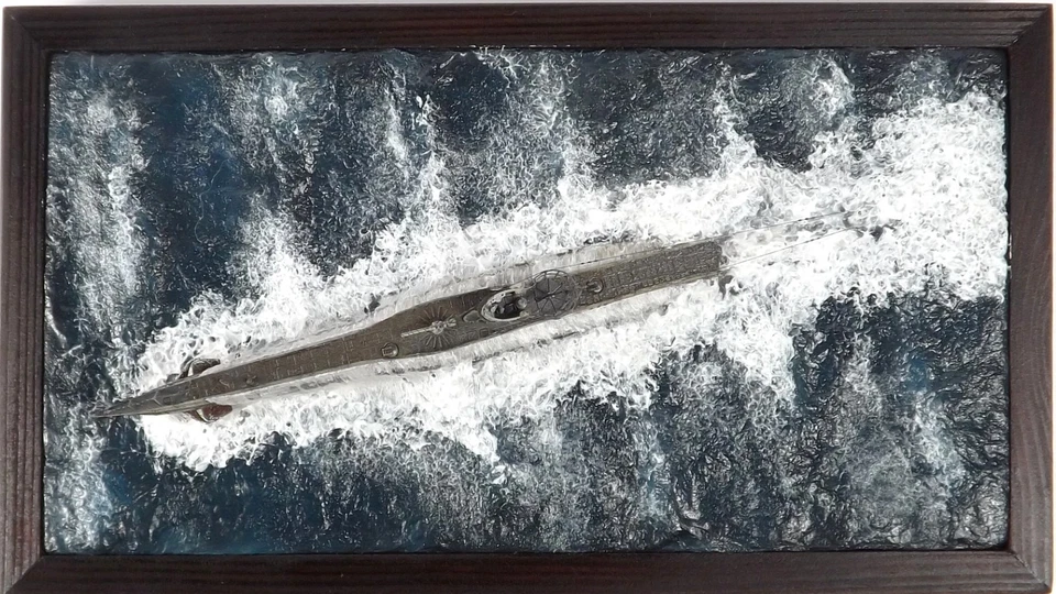 U-Boat type VII B U47 German Submarin WW2 Ocean Diorama 1/350 Built and painting - Bild 3 von 4