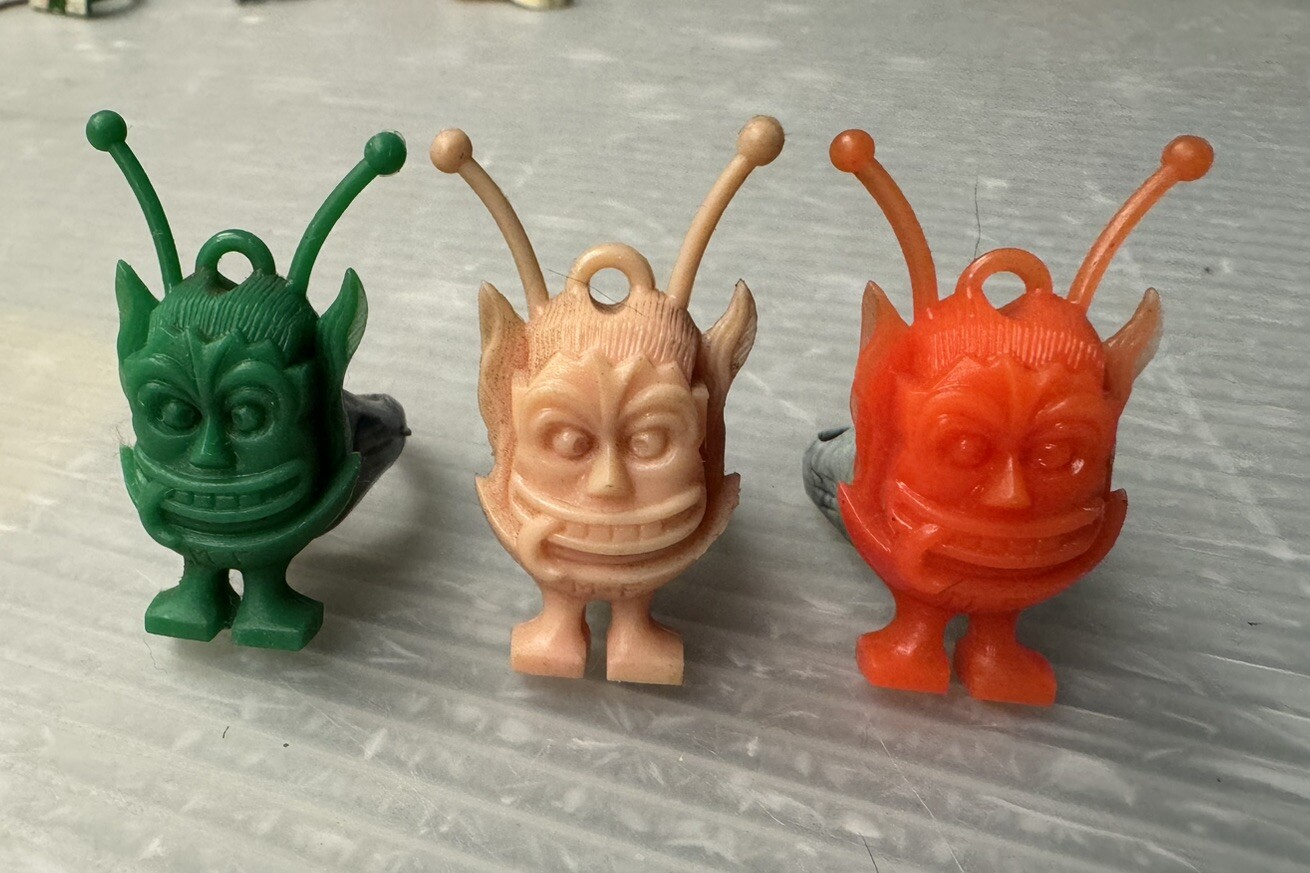vintage RAT FINK 1965 Martian Fink Plastic NOVELTY RING charm LOT/3