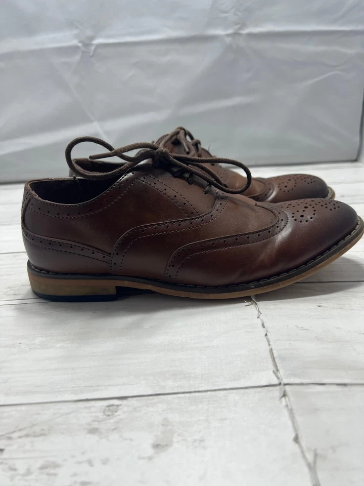 Zapato Oxford Stacy Adams Dunbar 434119-221 de cuero con cordones y punta de ala para niños talla 13,5 Foto 2 de 4