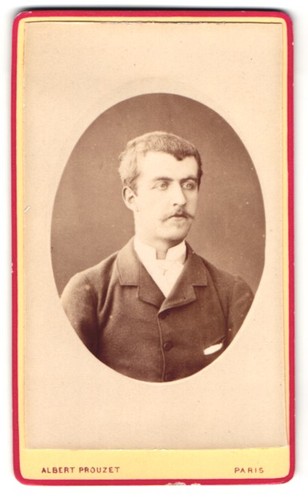 Photo Albert Prouzet, Paris, Portrait de junger Mann avec Schnauzbart  - Afbeelding 1 van 2