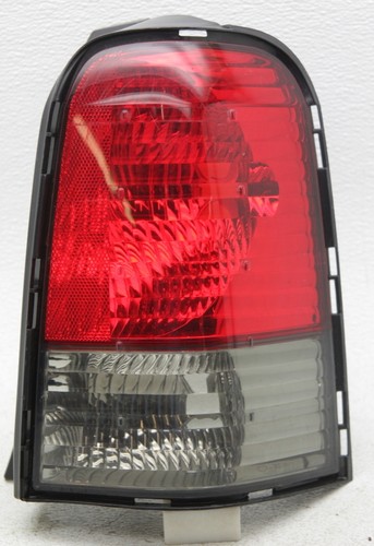 Feu Arrière Droit (passager) Pour Jeep Liberty 2009-2012 - Halogène, Clair, Avec Ampoules Incluses !