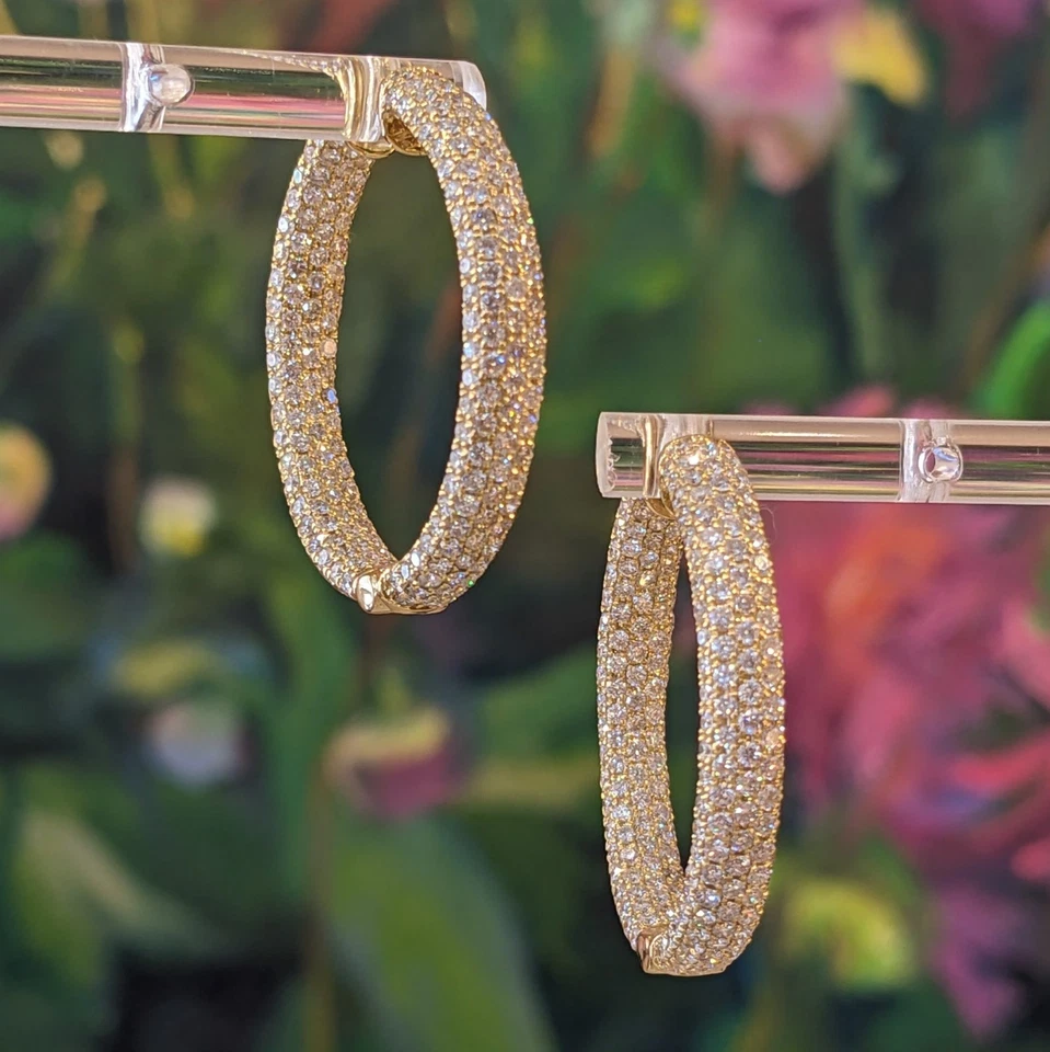 Aretes tipo argolla pavé de diamantes naturales de 1,25" de 4,80 quilates en oro amarillo de 18 k-HM2702BB