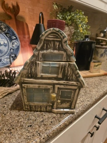 VINTAGE BRUSH MCCOY POTTERY COOKIE HOUSE JAR CABIN MARKED W-31 ORIGNAL 1962 Rare