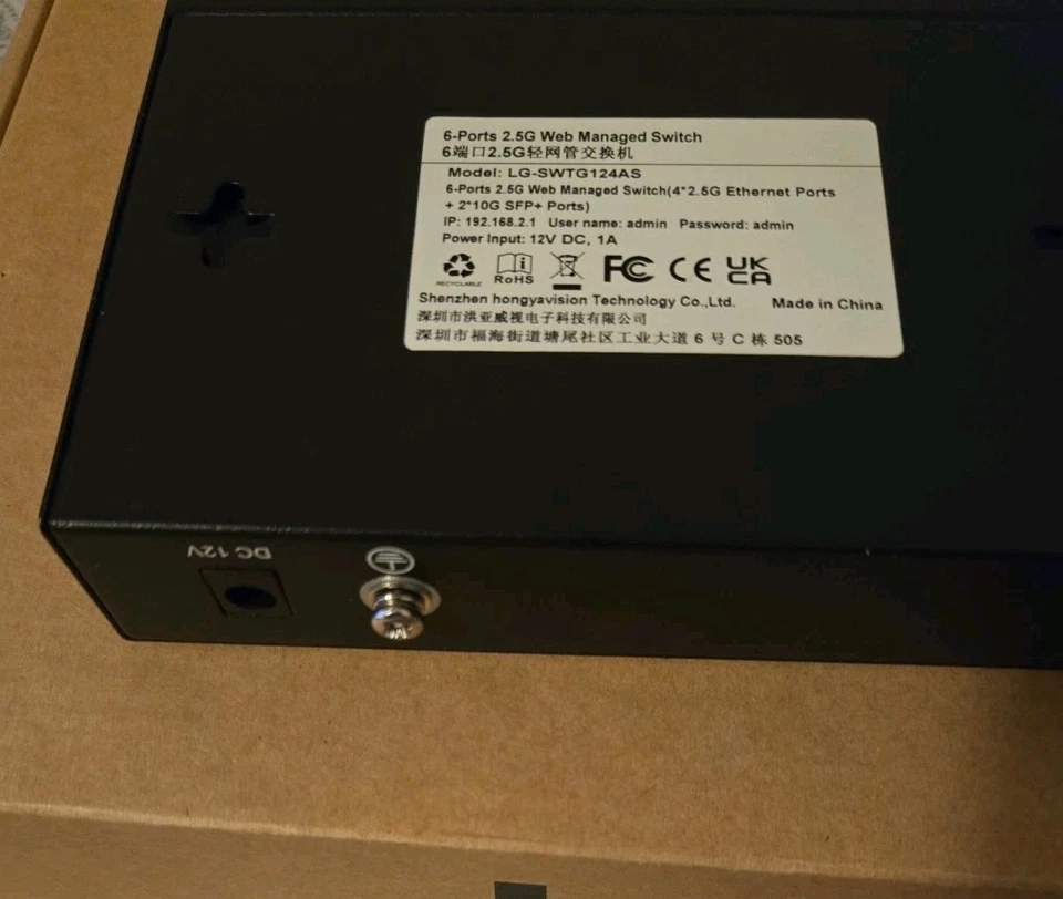 Conmutador administrado web de 6 puertos L2/L3 2 SFP 10G 4 RJ45 2,5G Foto 2 de 3