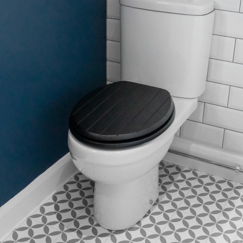 2x Black Soft Close Wooden Toilet Seats Oval Shape Bathroom WC Top Fittings - Picture 5 of 7