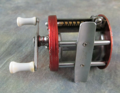 Moulinet de pêche vintage Compac modèle 33, rouge