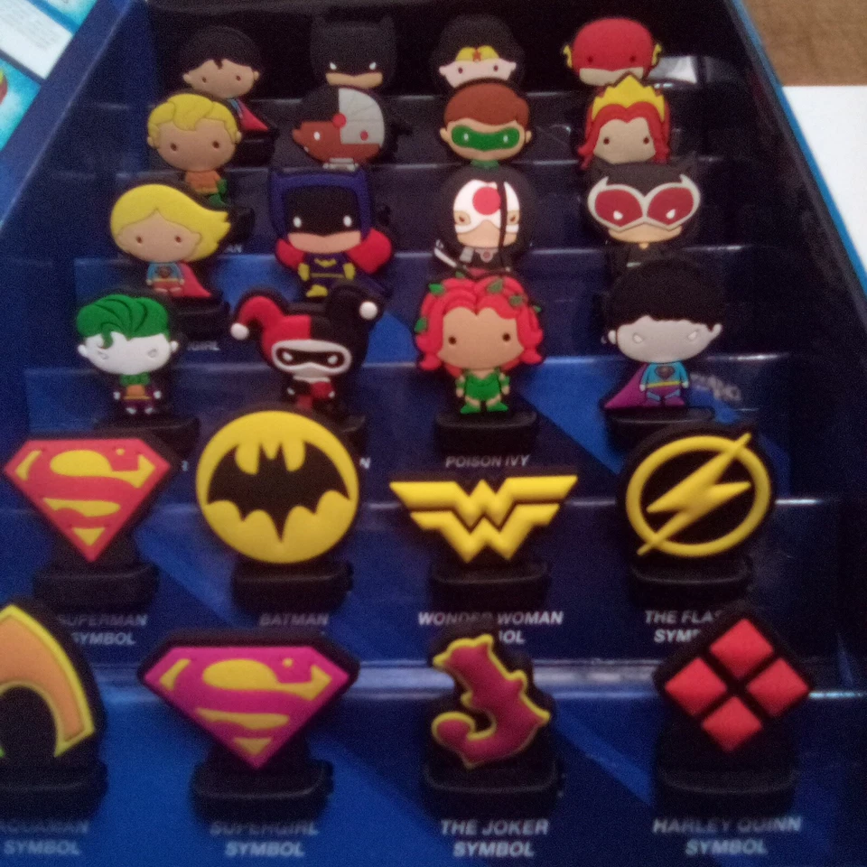 Circle K DC Herostix Conjunto completo de 24 com estojo: Batman Superman Mulher Maravilha... - Imagem 3 de 4