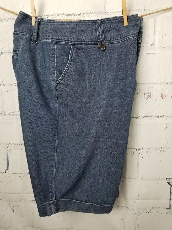 Daisy Fuentes Blue Jean Denim Bermuda Shorts Plus 18W Cotton blend 4 pocket - Image 4 of 4