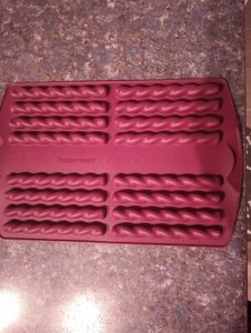 Tupperware Silicone Bread Stick Form-New