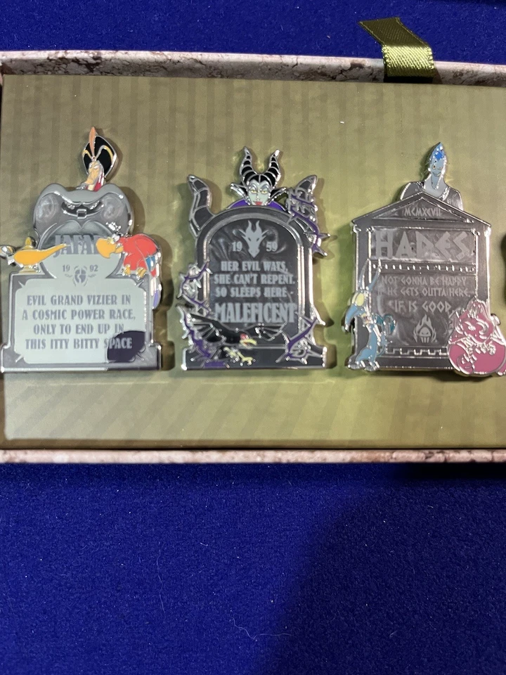 Набор злодеев Disney Parks Exclusive Haunted Mansion Fearly Departed LE 5 значков - Изображение 3 из 4