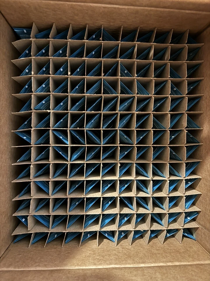 Exuviance Age Reverse Day Repair SPF 30 - 15 G / 0.5 OZ (Caja de 143) NUEVO Foto 4 de 4