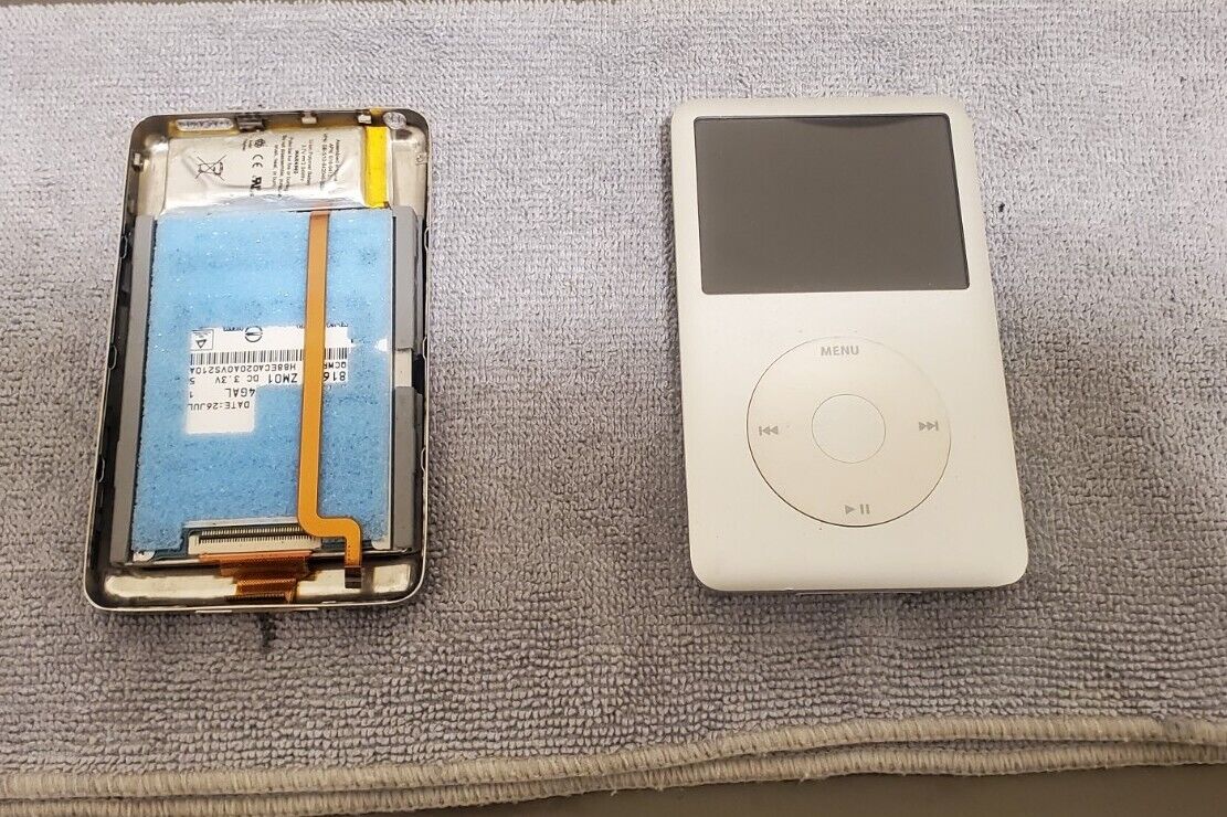 Apple iPod Classic 7th generation Silver 1TB 1000GB 