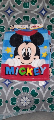 2 Pack Disney Mickey Mouse Toddler Pullover Cotton Bibs NWT 6m+ - Afbeelding 1 van 4