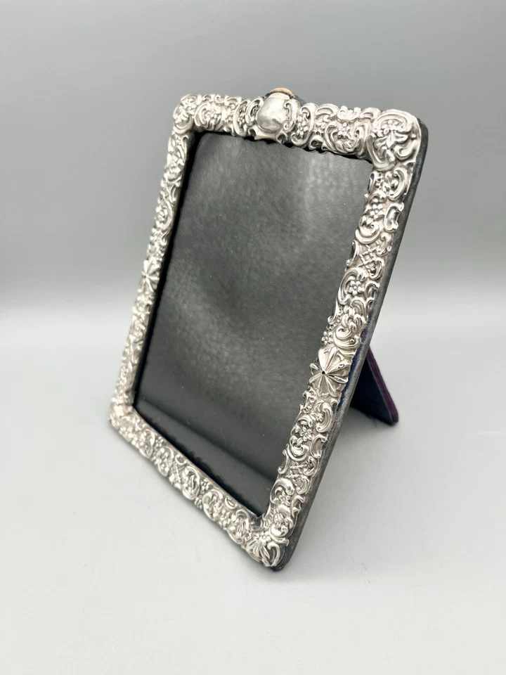 VICTORIAN STERLING SILVER PHOTO FRAME, MATHHEW J JESSOP, BIRMINGHAM, 1900 - Image 2 of 4