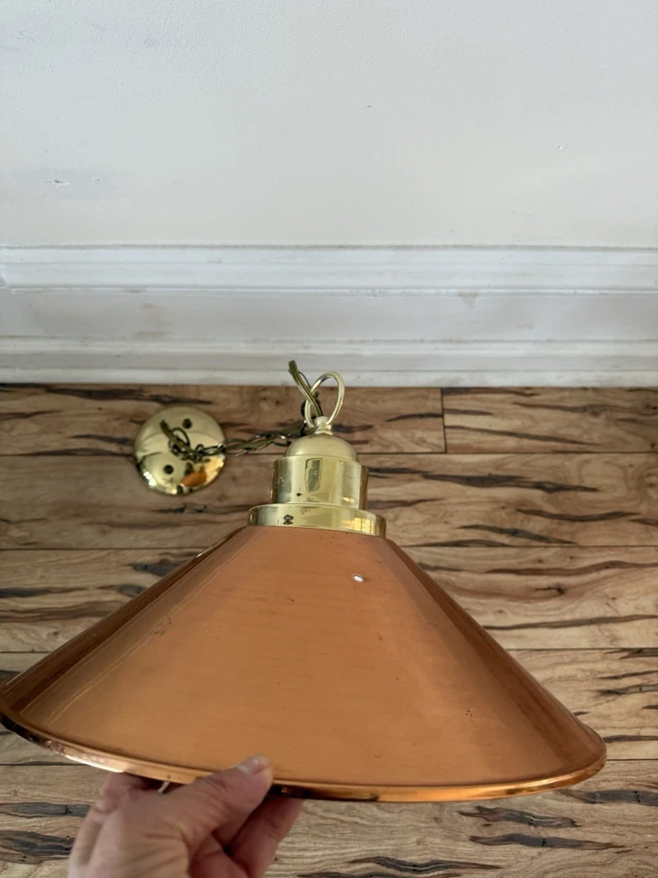 Luz de café country francés tono cobre Foto 2 de 4