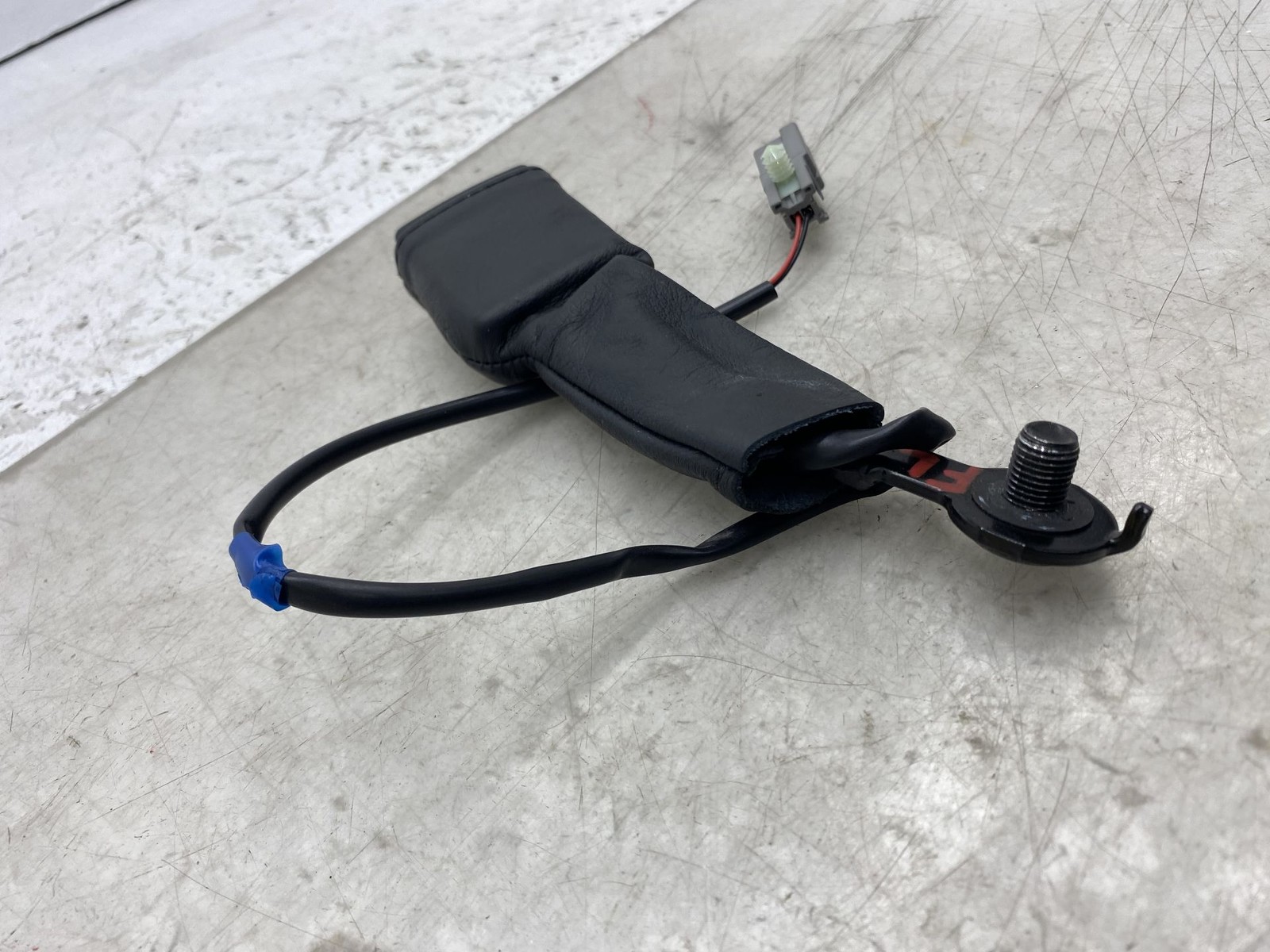 2019-2023 ASTON MARTIN VANTAGE OEM FRONT LEFT DRIVER SIDE SEAT BELT BUCKLE