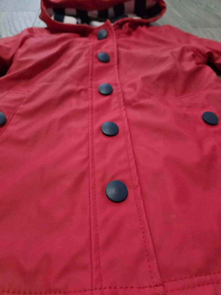 Capa de chuva Hatley vermelha com capuz fofa capuz quente 3T - Imagem 2 de 4