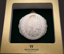 Wedgwood Angel 4 1/2" Round Xmas Ornament Y2K 2000 Boxed 3D Porcelain White/gold