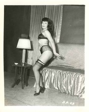 RARE BETTIE PAGE VINTAGE 1950's 4 x 5 PHOTOGRAPH BY IRVING KLAW