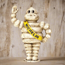Banco de monedas de hierro fundido Michelin Man 1889 — 8,5" x 6"