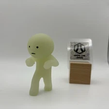 Smiski Series 4 Sneaking GLOW IN THE DARK Figure Dreams Japan Rare