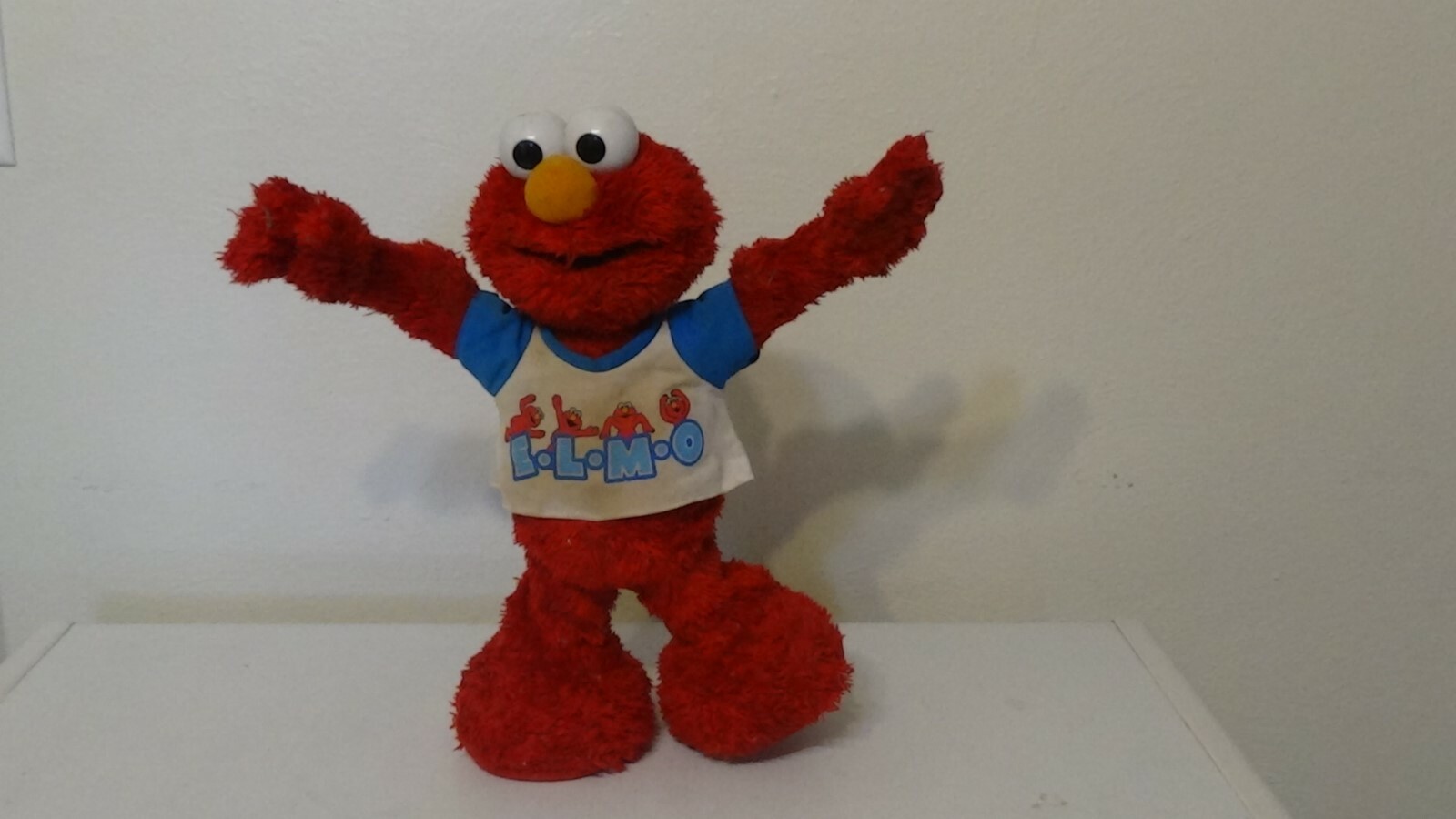 elmo move and groove