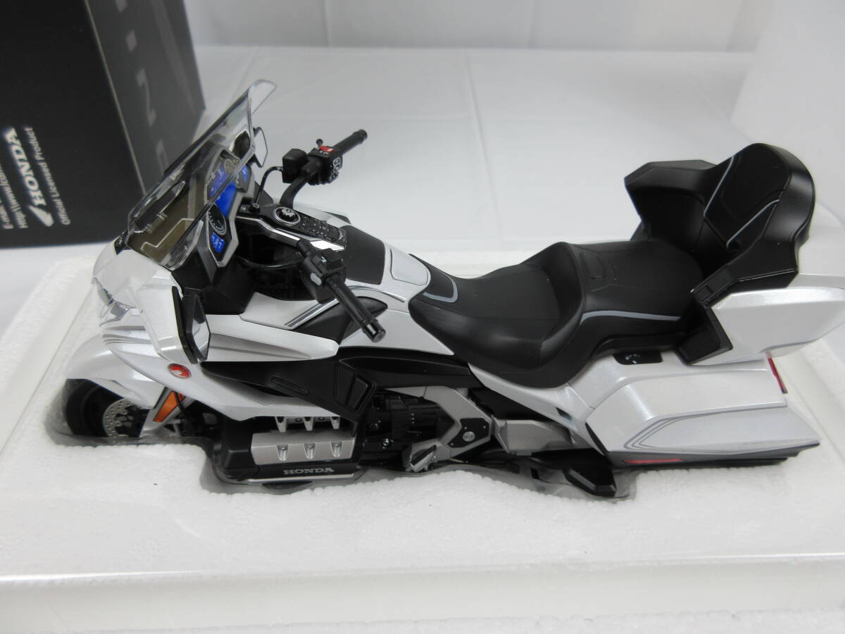 Lcd 1/12 Honda Goldwing Gl1800 2020 White/White No Lcdm2104 Lcd 1/12 Honda Goldwing Gl1800 2020 White/White No Lcdm2104