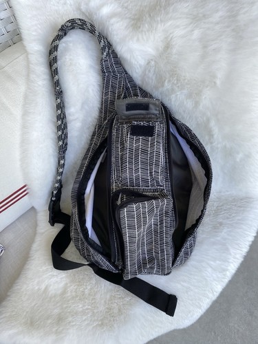 Kavu Sling Rope Crossbody Black White Chevron Strip. - Picture 9 of 17