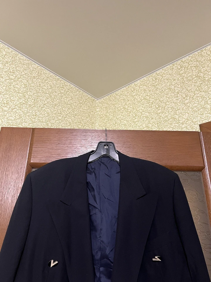 JAQUETA BLAZER LÃ SMOKING DESIGN DE ALTA COSTURA GIANNI VERSACE MUITO RARA 1980/90 TAMANHO 44 - Imagem 2 de 4