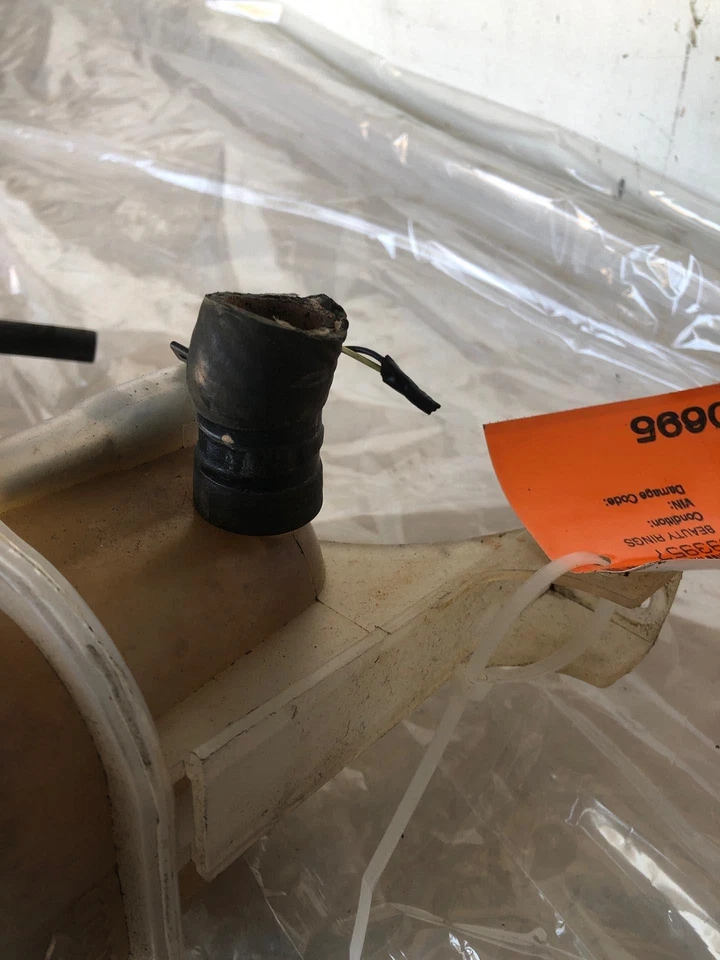 2001 OldsMobile Alero GL轿车冷却液回收瓶3.4 L 6缸 — 第 4/4 张图片