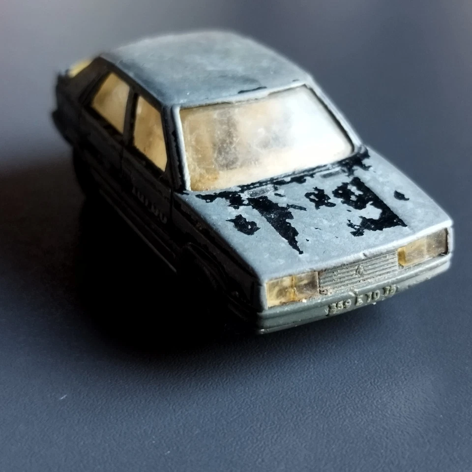 Matchbox  made in China in 1985 . Renault 11 . Needs a paint job ! . Scale 1:58 - Image 2 of 4
