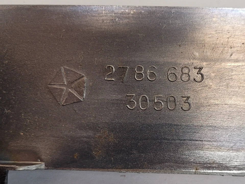 1968 克莱斯勒 300 左球杆侧隐藏式车头灯边框盖装饰 2786683 NOS — 第 4/4 张图片