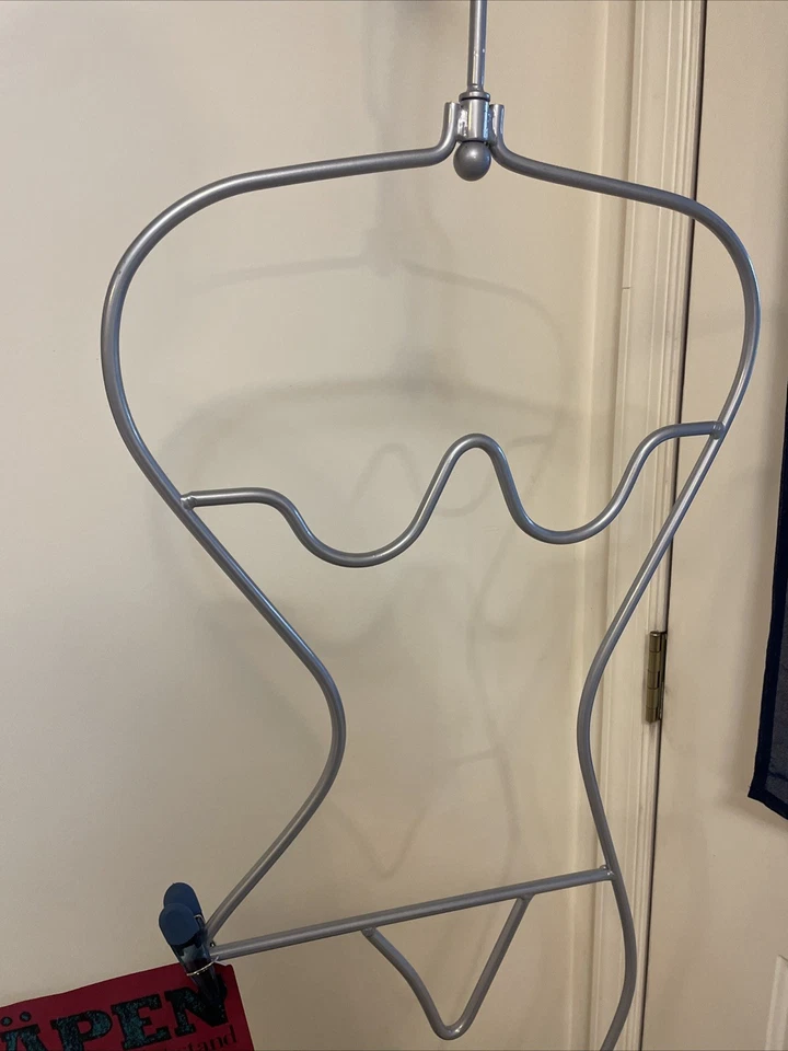 Raro Icónico Mujer Forma Silueta IKEA Hapen Kladhangare Valet Stand Foto 3 de 4