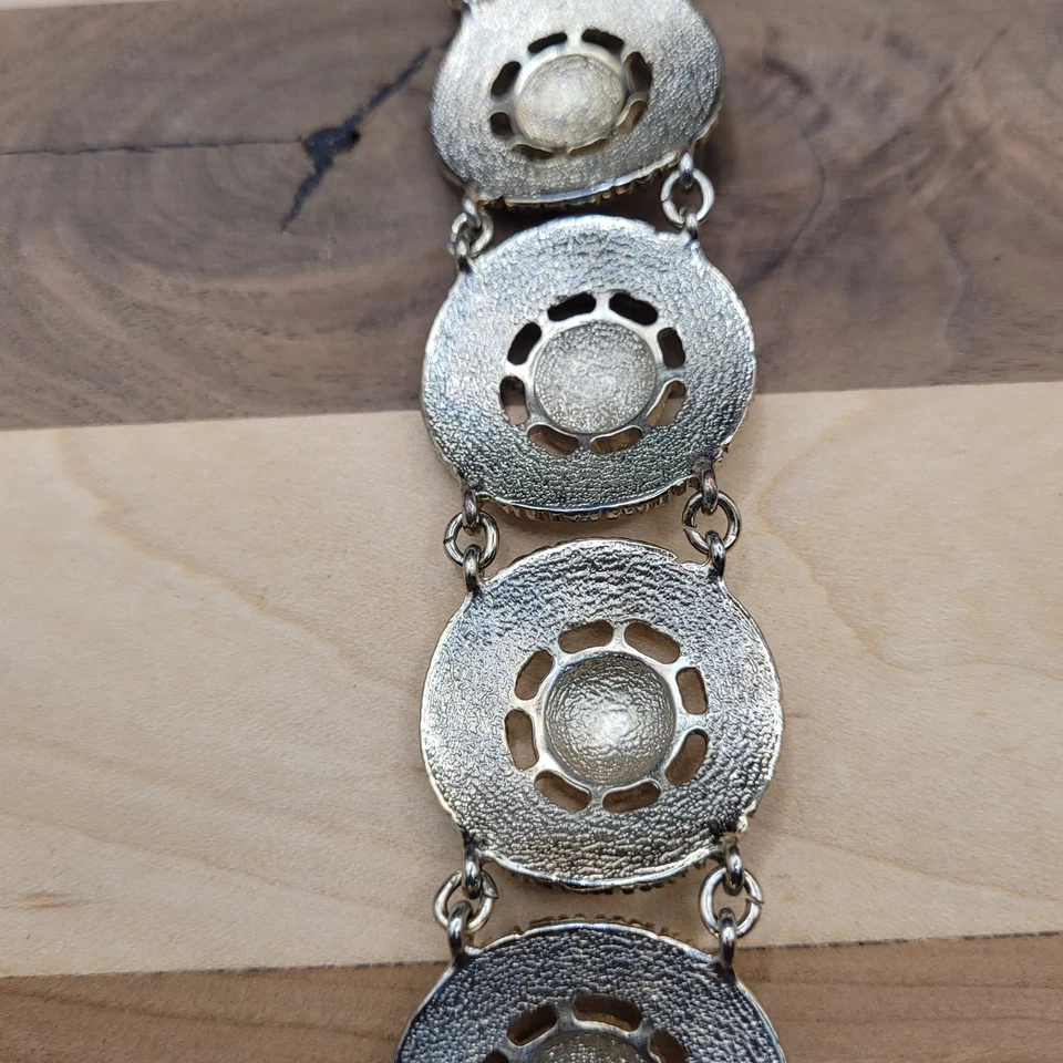 Brazalete de eslabones de disco de flores gruesas tono dorado vintage con estrás abejorro Foto 4 de 4