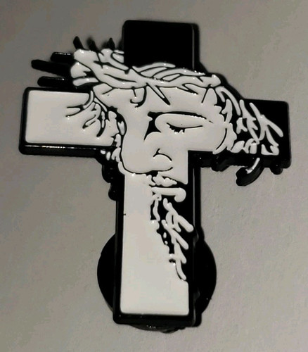 Spilla spilla cappello religioso bavero metallo smaltato volto su croce Gesù borsa libro - Foto 1 di 8