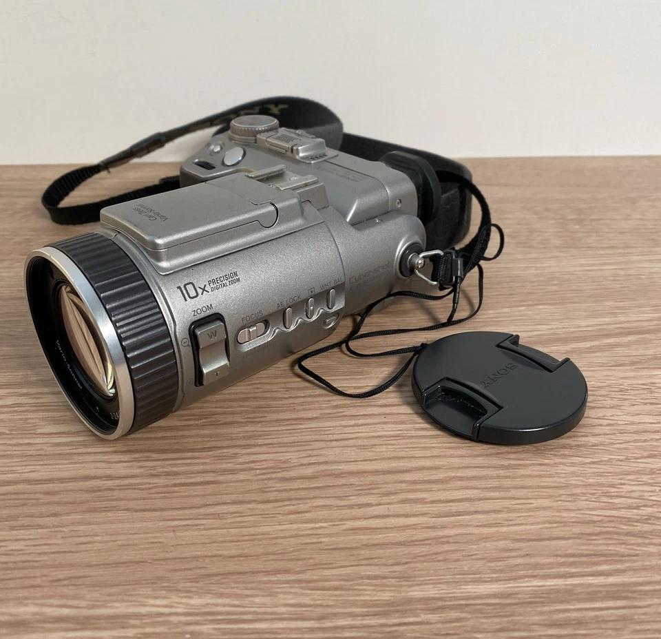 Vintage Sony Cyber-shot DSC-F707 Digital Camera 5MP CCD Night Mode/IR - Tested - Image 4 of 4