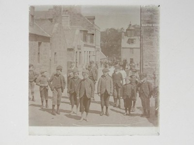 Barfuß Jungen Straßenszene Martin Road Magic Laternenrutsche um 1900