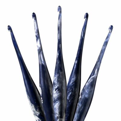 FURLS Streamline Swirl Café Crochet Hook 7