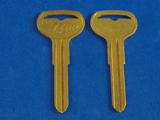 LOT OF TWO X46 CLASSIC TOYOTA KEY BLANKS LOCKSMITH VINTAGE AUTO TO2 TR26 T81B