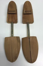 Ecco Rochester Shoe Tree Co. Wooden Cedar