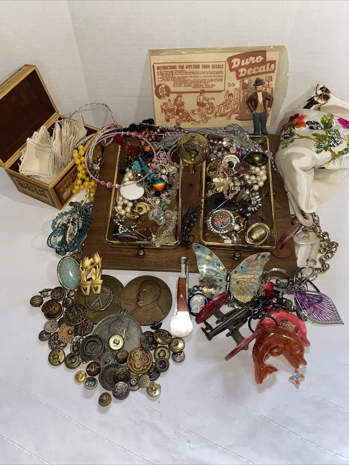 VINTAGE JUNK DRAWER LOT 1 ANTIQUES JEWELRY TRINKETS Buttons KITSCHY